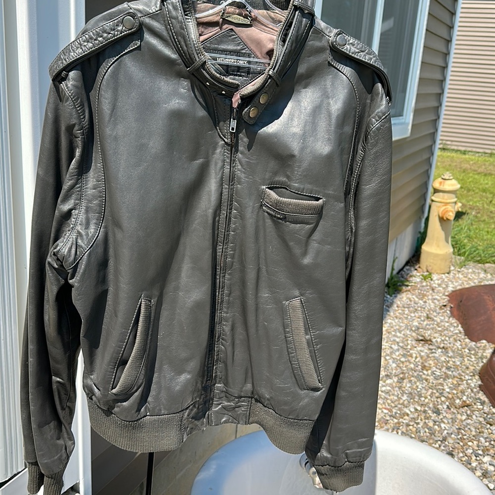 Authentic men’s Members only leather jacket
